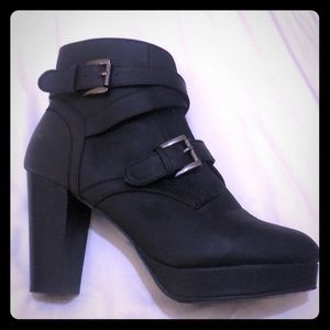 BLACK LEATHER BOOTIES